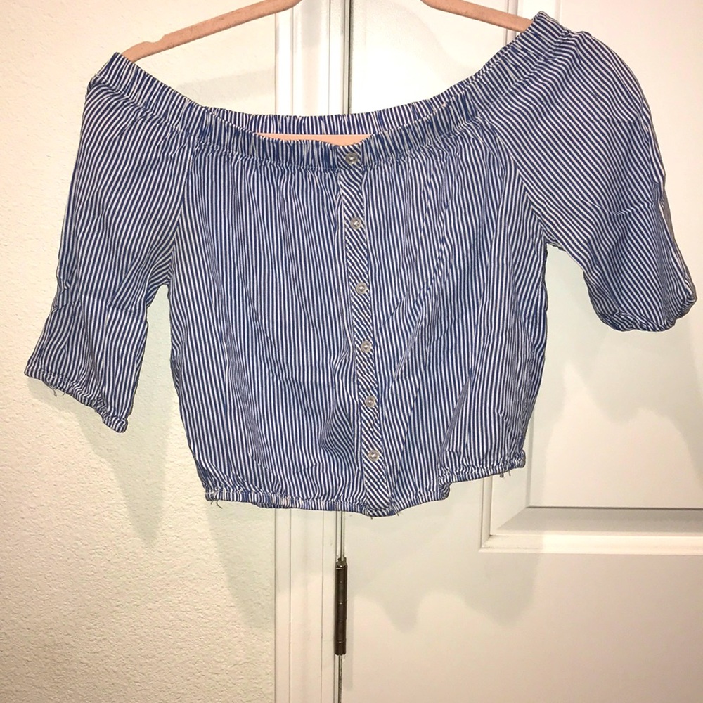 Off the shoulder crop